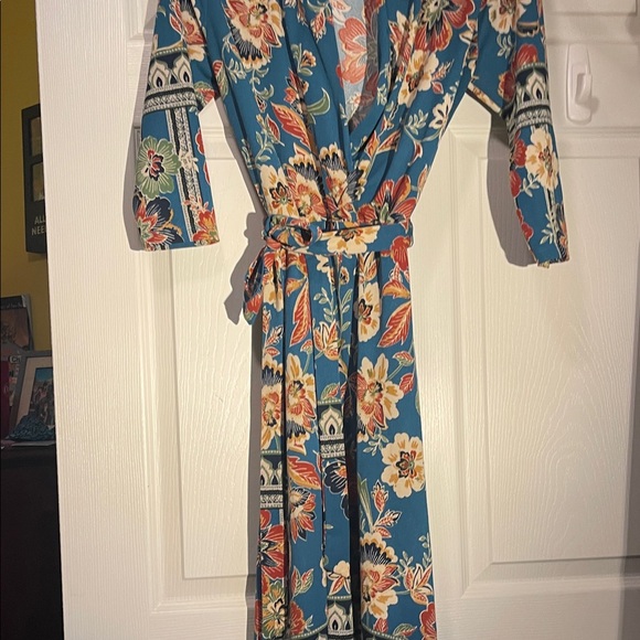 Fig and Flower Teal Floral Belted Dress. 19-21 inch pit to pit 3/4 sleeves - Picture 4 of 9